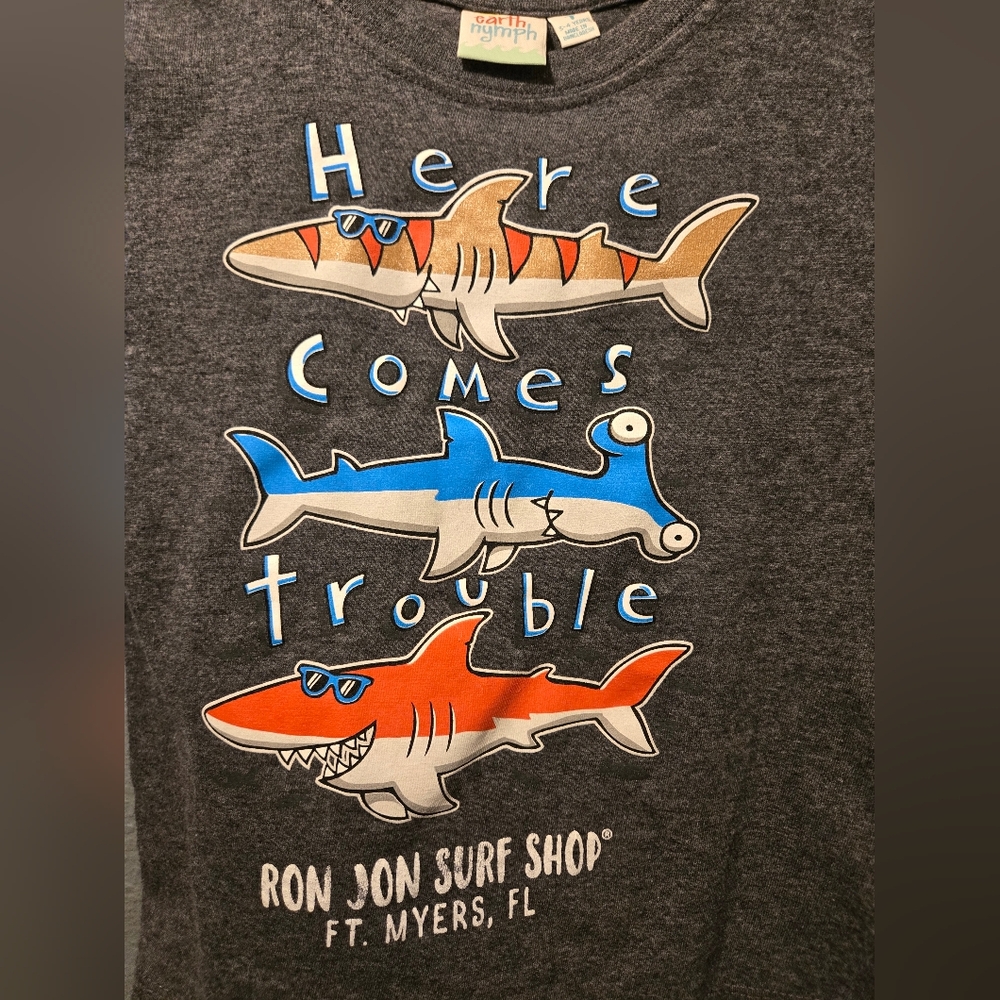 Ron Jon Surf Shop Shark Charcoal Gray Graphic Tee - Earth Nymph Kids Size 4 - Picture 2 of 4